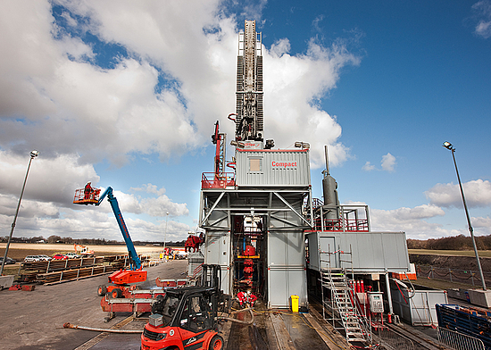 Modular vertical drilling rigs